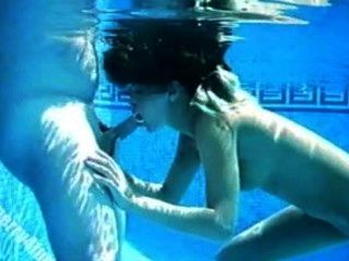 تحت الماء الجنس