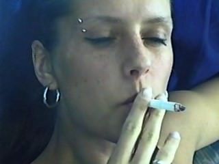 فتاة التدخين دافيدوف ماغنوم السجائر حزب العمال.2