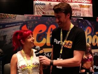 pornhubtv مقابلة لحن كوش في exxxotica 2014 أتلانتيك سيتي