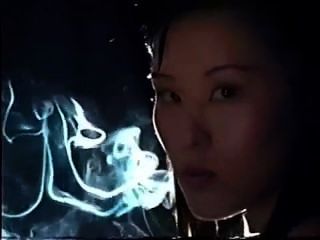 التدخين امرأة آسيوية