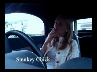 النساء الانجليزية الساخنة التدخين