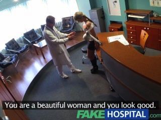 سيدة fakehospital تمتص الديك لانقاذ على الفواتير الطبية