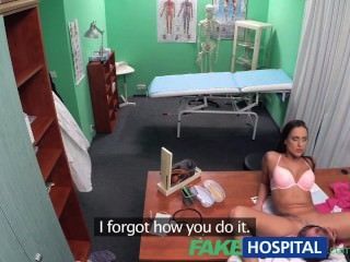 طبيب fakehospital يقرر الجنس هو أفضل علاج متاح