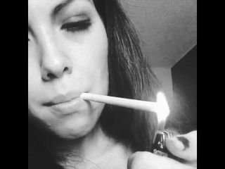 السوبر الساخنة فتاة التدخين