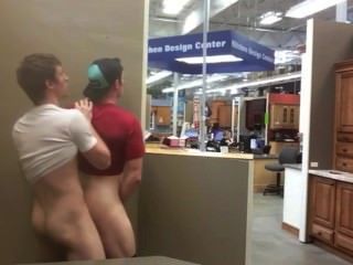 الجنس deerborn في متجر لاجهزة الكمبيوتر